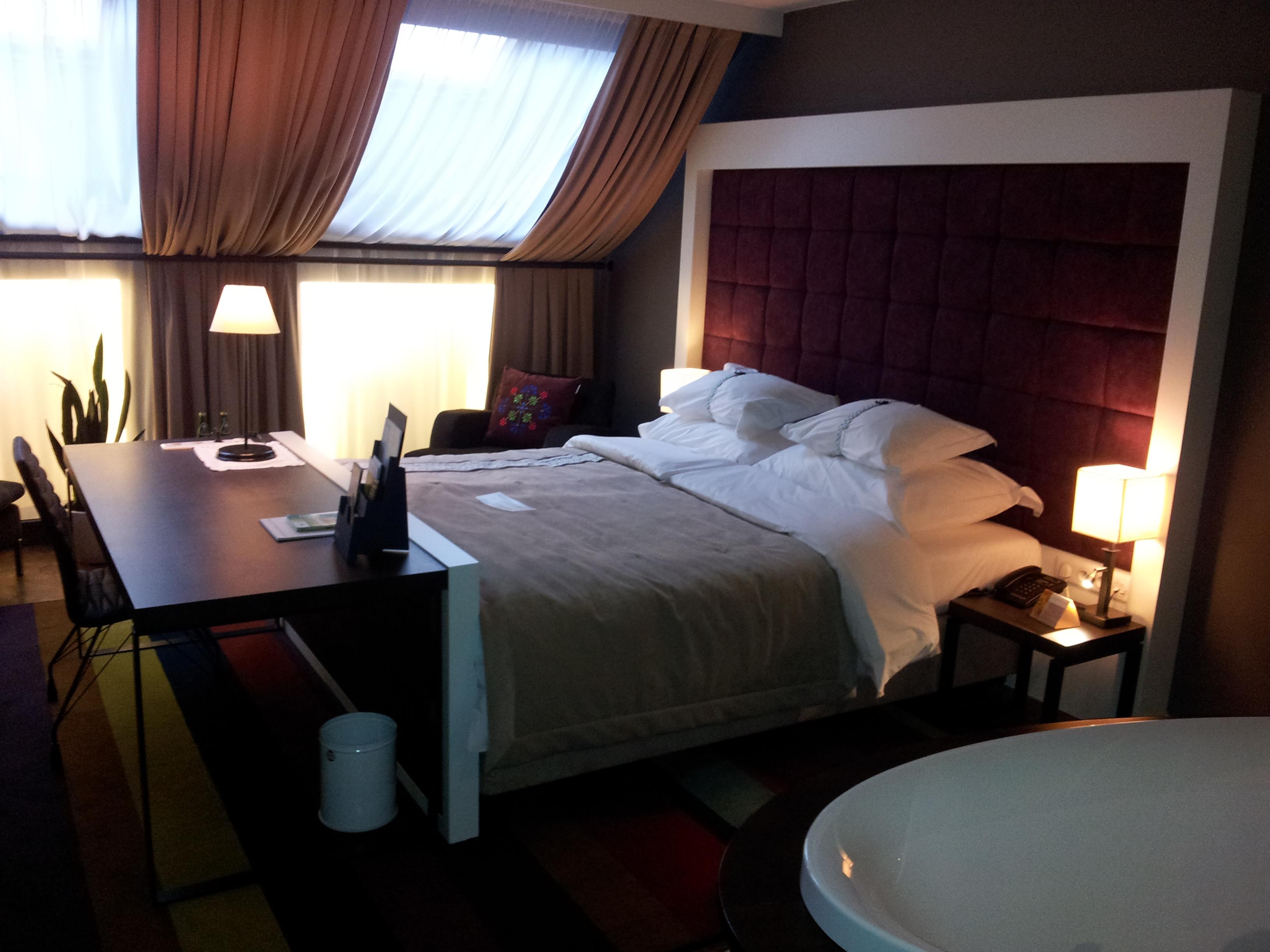 브리스톨 트래디션 앤 럭셔리 호텔 제수프 외부 사진 A room at the hotel
