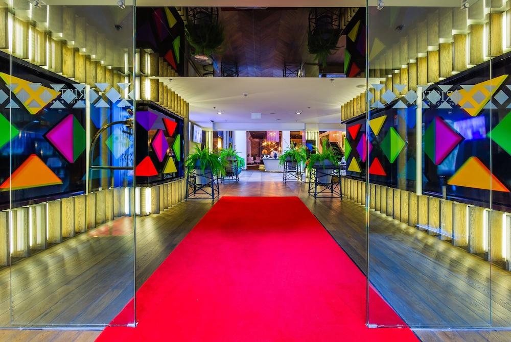 브리스톨 트래디션 앤 럭셔리 호텔 제수프 외부 사진 The lobby of the hotel