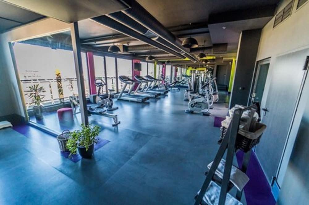 브리스톨 트래디션 앤 럭셔리 호텔 제수프 외부 사진 The gym at the University of Roehampton