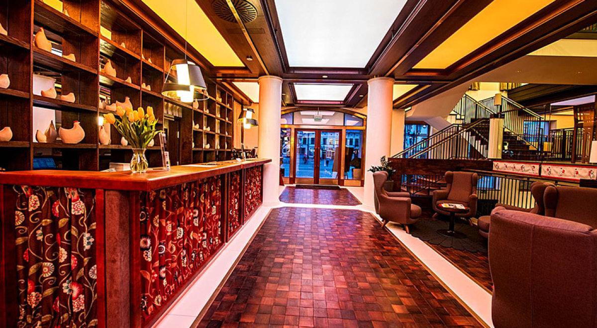 브리스톨 트래디션 앤 럭셔리 호텔 제수프 외부 사진 The lobby of the hotel