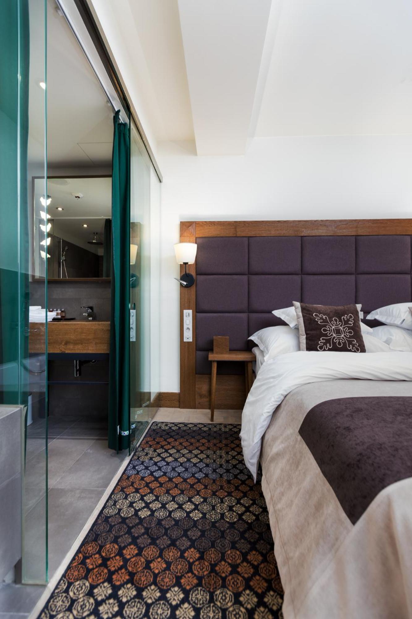 브리스톨 트래디션 앤 럭셔리 호텔 제수프 외부 사진 A room at the hotel