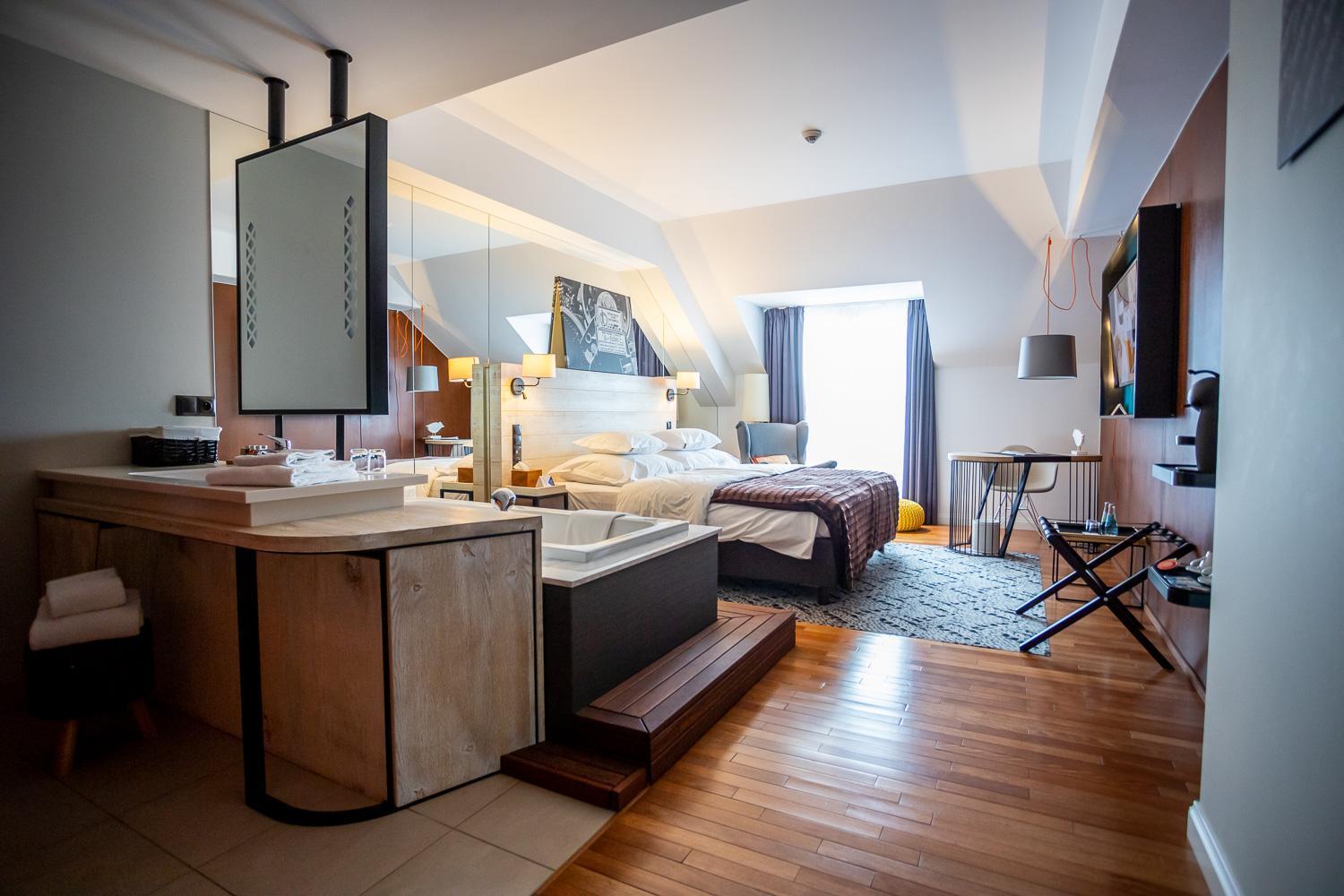 브리스톨 트래디션 앤 럭셔리 호텔 제수프 외부 사진 A room at the Hotel du Vin & Bistro, Cheltenham